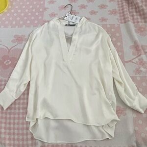 Zara V-Neck Cream Blouse Size S Never Worn New With Tags